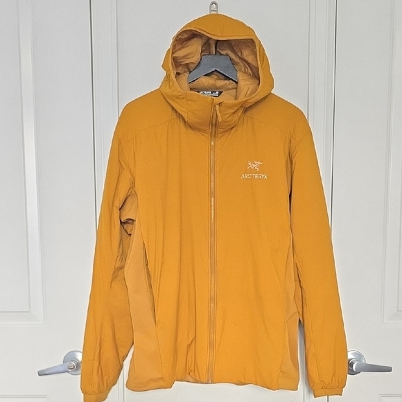 Arc'teryx Men's Atom Hooded Jacket In Yukon - Picture 2 of 15